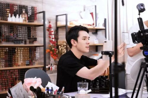 郑毅直播爆料视频播放,视频播放背后的惊人真相  第1张